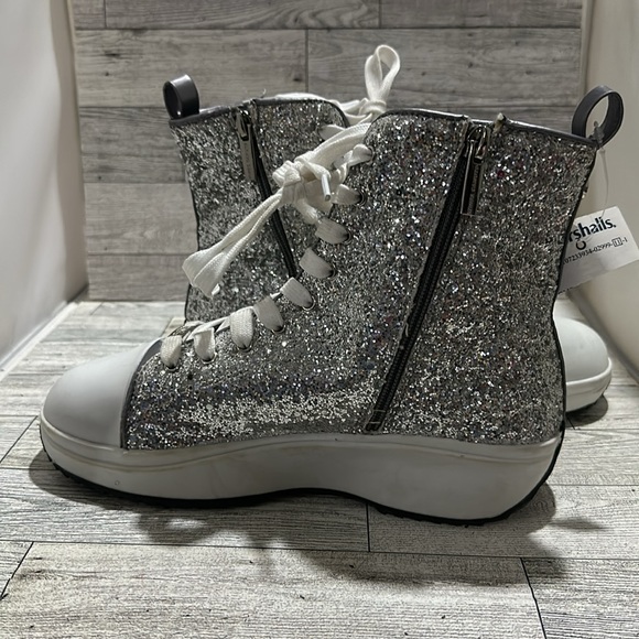 Vince camuto silver glitttery high top sneaker shoes size 4 - Picture 7 of 9
